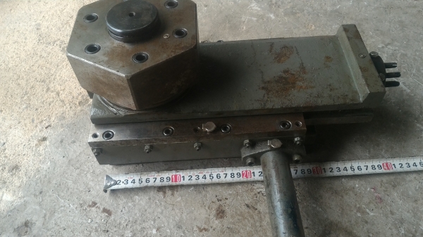 ชุดรางเลื่อน เข้า-ออกได้ ด้วยการหมุนก้านที่ต่อออกมา ด้านบนทีป้อนยึดแบบหกเหลี่ยมหมุนเปลี่ยนมุมได้