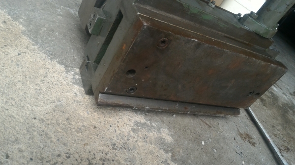 ชุดรางเลื่อน เข้า-ออกได้ ด้วยการหมุนก้านที่ต่อออกมา ด้านบนทีป้อนยึดแบบหกเหลี่ยมหมุนเปลี่ยนมุมได้