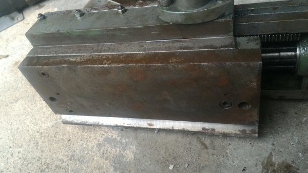 ชุดรางเลื่อน เข้า-ออกได้ ด้วยการหมุนก้านที่ต่อออกมา ด้านบนทีป้อนยึดแบบหกเหลี่ยมหมุนเปลี่ยนมุมได้