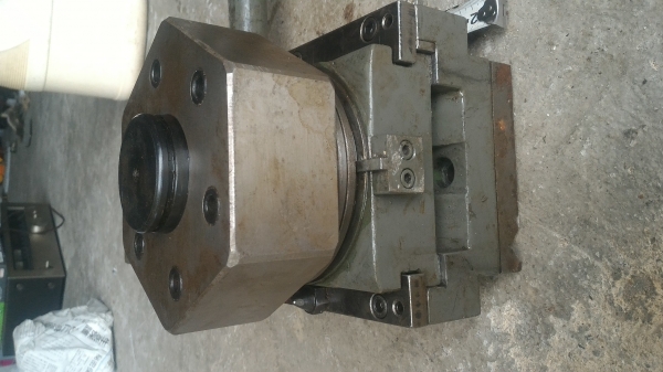 ชุดรางเลื่อน เข้า-ออกได้ ด้วยการหมุนก้านที่ต่อออกมา ด้านบนทีป้อนยึดแบบหกเหลี่ยมหมุนเปลี่ยนมุมได้