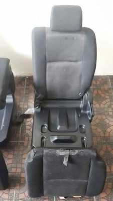 เบาะแถวที่ 2 WISH แบบ 3 ที่นั่งพร้อมพนักพิงของญี่ปุ่น