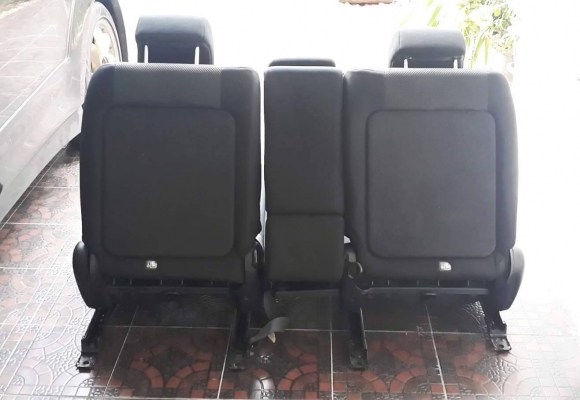 เบาะแถวที่ 2 WISH แบบ 3 ที่นั่งพร้อมพนักพิงของญี่ปุ่น