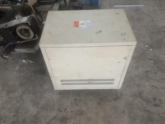 เครื่องปรับแรงดันไฟไฟ้าแบบอัตโนมัติทำให้ได้ไฟที่นิ่งและเรียบขึ้นป้องกันไฟตกไฟเกิน 3 เฟส 220V. ขนาด 5 KV. จากญี่ปุ่น