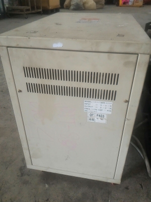 เครื่องปรับแรงดันไฟไฟ้าแบบอัตโนมัติทำให้ได้ไฟที่นิ่งและเรียบขึ้นป้องกันไฟตกไฟเกิน 3 เฟส 220V. ขนาด 5 KV. จากญี่ปุ่น