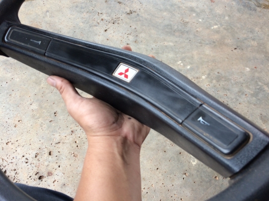 วงพวงมาลัย เดิม มิตซู L200 เฉินหลง วงพวงมาลัย เดิม มิตซู L200 เฉินหลง