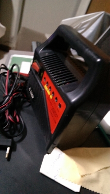 เครื่องชาร์จแบ้ตเตอร์รี่ 6v และ 12v ขนาด 6แอม ใช้งานปกติ