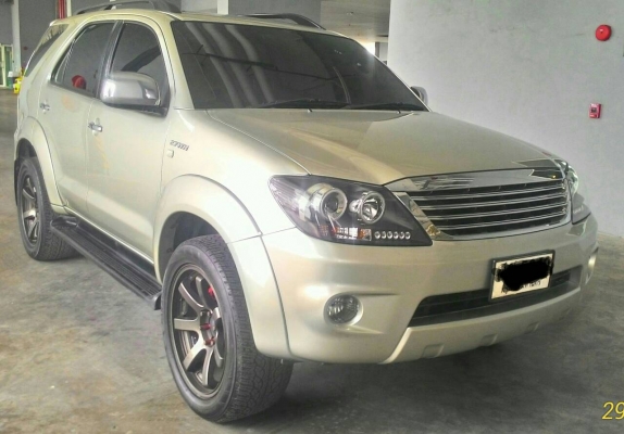 ขายรถ TOYOTA FORTUNER เครื่องเบนซิน 2.7V 4WD สภาพดีพร้อมใช้งาน ไม่เคยชนหนัก