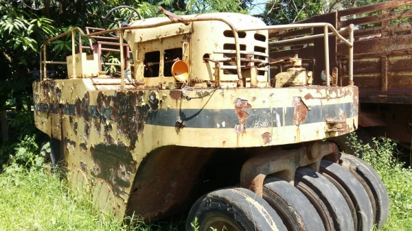 มี 3คัน ขายรวม 700,000บ ราคาเบาๆไม่แยก (รถบด 2คัน รถเกรด1คัน)สภาพจอดเช็คใช้งาน เอกสารทะเบียนครบ