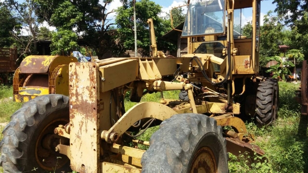 มี 3คัน ขายรวม 700,000บ ราคาเบาๆไม่แยก (รถบด 2คัน รถเกรด1คัน)สภาพจอดเช็คใช้งาน เอกสารทะเบียนครบ