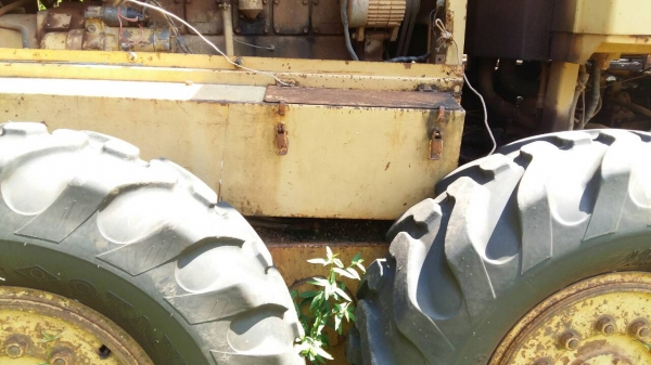 มี 3คัน ขายรวม 700,000บ ราคาเบาๆไม่แยก (รถบด 2คัน รถเกรด1คัน)สภาพจอดเช็คใช้งาน เอกสารทะเบียนครบ