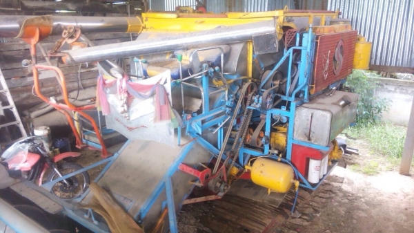 ขายรถเกี่ยว 3 ชุก อุ้ม 2 ตัน ช่วงล่าง 10 HT