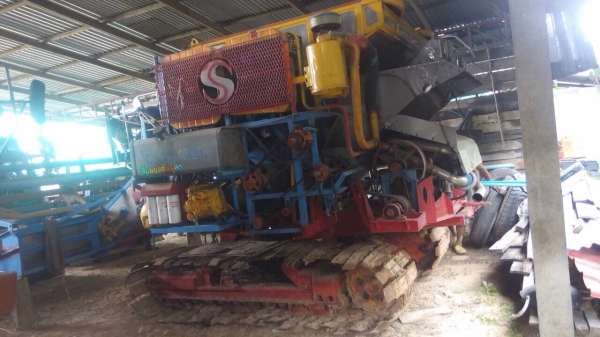 ขายรถเกี่ยว 3 ชุก อุ้ม 2 ตัน ช่วงล่าง 10 HT