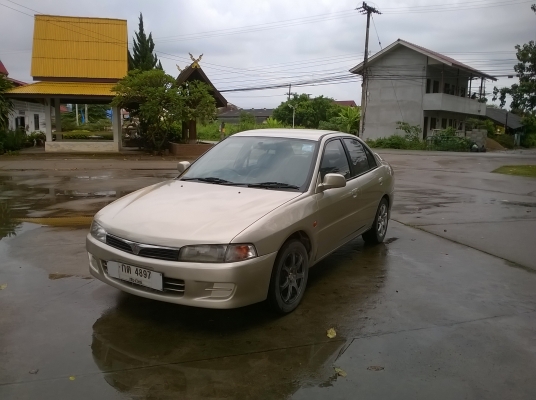 ท้ายเบนซ์งามสักคันครับ ท้ายเบนซ์งามสักคันครับ