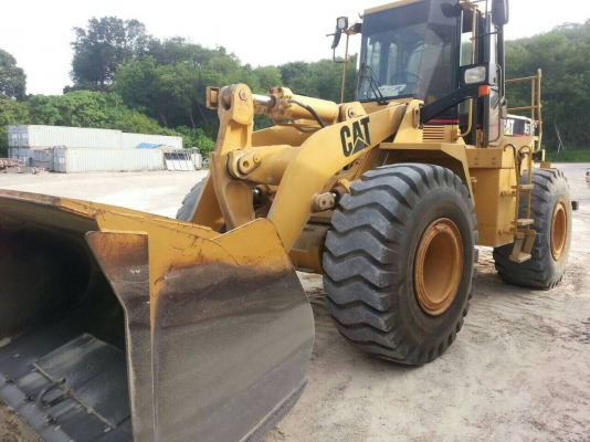 ขายรถตักล้อยาง  CAT  950 F 2เล่มทะเบียนรถสวยพร้อมใช้ราคา 1,650,000 090-772-3710 090-772-3708