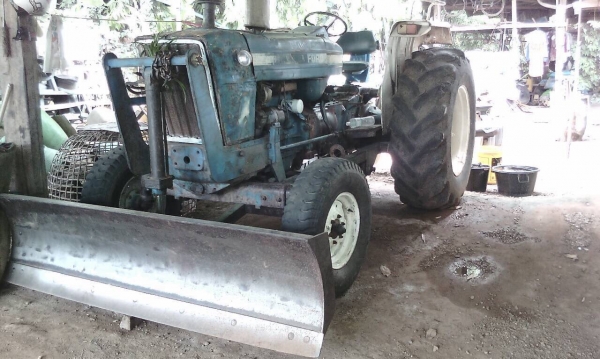ขายรถไถ Ford 77T1 เครื่องสภาาพดี เดิมๆทุกอย่าง  พร้อมใบดัน พาน7 cmt และผาน4ลำนาราย ต่อรองได้