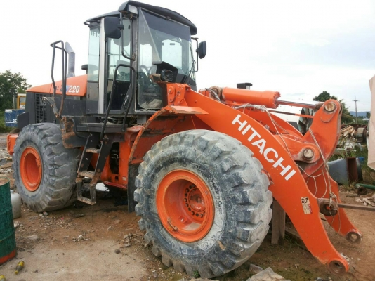 ขายรถตักล้อยาง  HITACHI  ZW 220 ตามสภาพราคาถูก  450,000 090-772-3710 090-772-3708