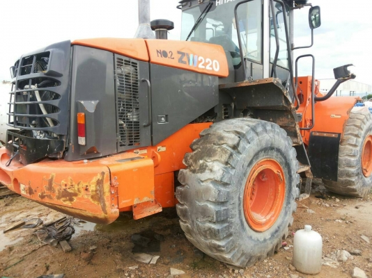 ขายรถตักล้อยาง  HITACHI  ZW 220 ตามสภาพราคาถูก  450,000 090-772-3710 090-772-3708