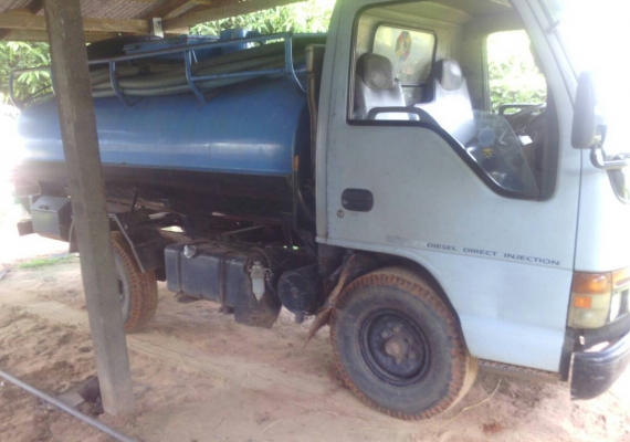 สี่ล้อ อีซูซุ NKR 88 ปี43 บรรทุกถังดูดส้วมและสิ่งปฎิกูล สภาพดีพร้อมใช้ ทะเบียนพร้อมโอน ราคา 225,000บ แถมกะบะสวยๆ สี่ล้อ อีซูซุ NKR 88 ปี43 บรรทุกถังดูดส้วมและสิ่งปฎิกูล สภาพดีพร้อมใช้ ทะเบียนพร้อมโอน ราคา 225,000บ แถมกะบะสวยๆ