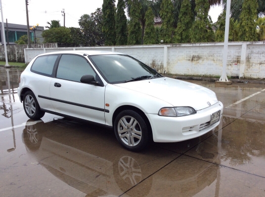 ขาย Civic 3ประตู ปี 95 เครื่องเดิม 1.5 เกียร์ออโต้ เพาเวอร์ กระจกไฟฟ้า เบาะหนัง ภายในสวยเดิม วิทยุCD แอร์เย็นฉ่ำ ตัวถังสีเงาสวยมีริ้วรอยเล็กน้อย เครื่องดี เกียร์ดี รถขับดีเลยครับ ภาษีปี59 เอกสารพร้อม ขายด่วนครับ