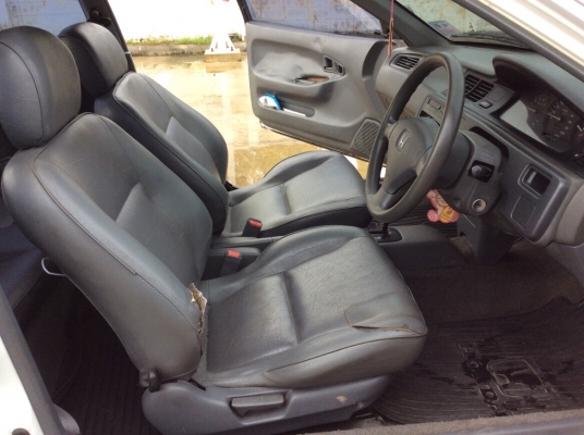 ขาย Civic 3ประตู ปี 95 เครื่องเดิม 1.5 เกียร์ออโต้ เพาเวอร์ กระจกไฟฟ้า เบาะหนัง ภายในสวยเดิม วิทยุCD แอร์เย็นฉ่ำ ตัวถังสีเงาสวยมีริ้วรอยเล็กน้อย เครื่องดี เกียร์ดี รถขับดีเลยครับ ภาษีปี59 เอกสารพร้อม ขายด่วนครับ