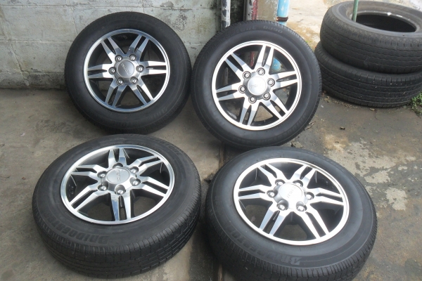 ล้อแม็ก 16นิ้ว 6รู อีซูสุ พร้อมยาง สวยๆ 4 ล้อ ราคา 7400 บาท