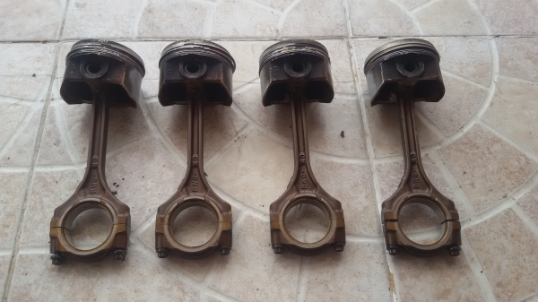 ก้านสูบ บวก ลูกสูบ ฮอนด้าแจ๊ส i-dsi ปี 04   L15A