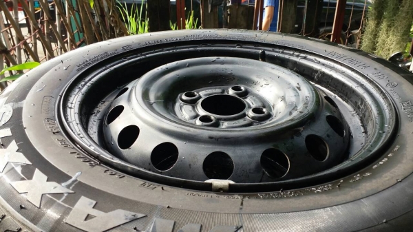 กะทะ nissan ขอบ 14 4รู 100 พร้อมยางชุดล่ะ 1,500