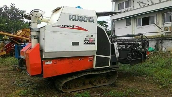 ขายรถเกี่ยวข้าว KUBOTA DC95 สภาพพร้อมใช้งาน สนใจโทร 090-8588220คุณนะ 093-3258446คุณบิว หรือเข้าดูสินค้าอื่นๆได้ที่ www.truck.in.th/498 หรือเพจFacebook ณรงค์ ซื้อขายรถมือสอง (เว็บไซต์ส่วนตัว) หรือFacebook ตลาดรถมือสอง คุณนะ