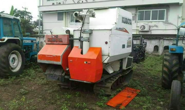 ขายรถเกี่ยวข้าว KUBOTA DC95 สภาพพร้อมใช้งาน สนใจโทร 090-8588220คุณนะ 093-3258446คุณบิว หรือเข้าดูสินค้าอื่นๆได้ที่ www.truck.in.th/498 หรือเพจFacebook ณรงค์ ซื้อขายรถมือสอง (เว็บไซต์ส่วนตัว) หรือFacebook ตลาดรถมือสอง คุณนะ