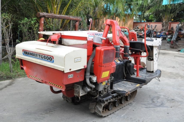 ขายรถเกี่ยว นวดข้าวYANMAR tc600 ดีเซล แรง สวยเดิมจากญี่ปุ่น 39,000เท่านั้น!! ขายรถเกี่ยว นวดข้าวYANMAR tc600 ดีเซล แรง สวยเดิมจากญี่ปุ่น 39,000เท่านั้น!!