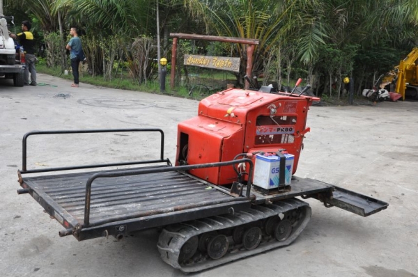 ขายรถบรรทุก ตีนตะขาบyanmar 8แรง สตาร์ทไฟฟ้า ดีเซล มีเกียร์ สภาพ เดิมญี่ปุ่น อะเนคประสงค์ 28,000เท่านั้น!!