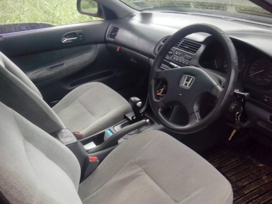 082 001 7017 แอคคอร์ดปี95ออโต้ ไม่แก๊ส สีใหม่ๆสวยเต็ม แอร์เย็นๆภายในสะอาด รถบ้านพร้อมใช้