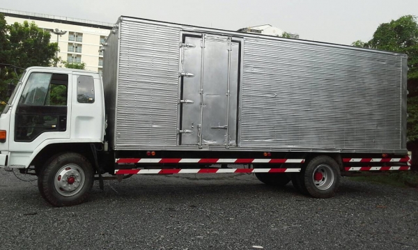 ขายรถตู้แห้ง ขายรถตู้แห้ง