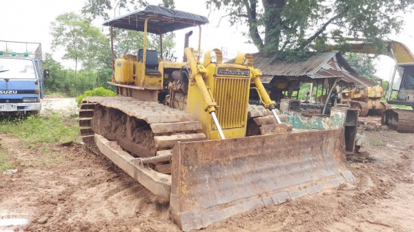 ขายแทรคเตอร์ KOMATSU D50 P ตีนเป็ด เอกสารสัญญาซื้อขาย สภาพพร้อมใช้งาน