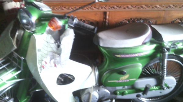 ขายรถมอเตอร์ไซ  ฮฮนด้า   ซี70มีทะเบียนพร้อมโอนสนใจ0816129298