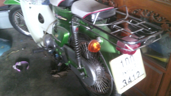 ขายรถมอเตอร์ไซ  ฮฮนด้า   ซี70มีทะเบียนพร้อมโอนสนใจ0816129298