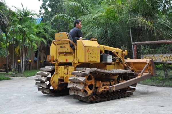 ขายรถดัน แทรกเตอร์ตีนตะขาบMITSUBISHI BD2D ใบมีดสภาพสวยเดิมจากญี่ปุ่น ขายถูกๆ149,000บาท!!!