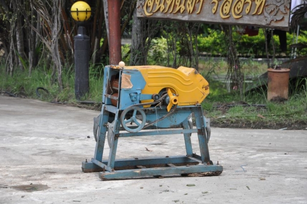 ขายเครื่องย่อยกิ่งไม้ สภาพเดิมๆจากญี่ปุ่น 15,000 เท่านั้น