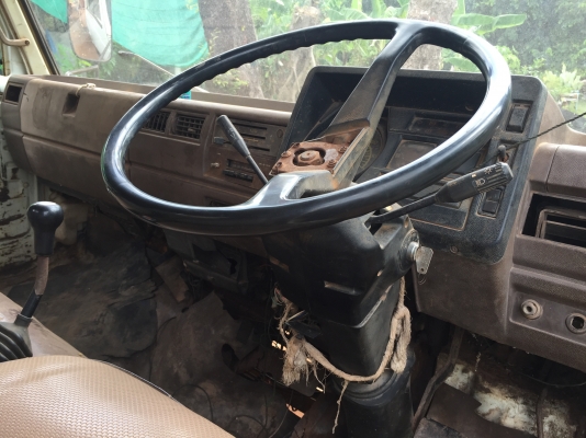 KM779ติดเครน2.5ทะเบียนพร้อมโอนครับ