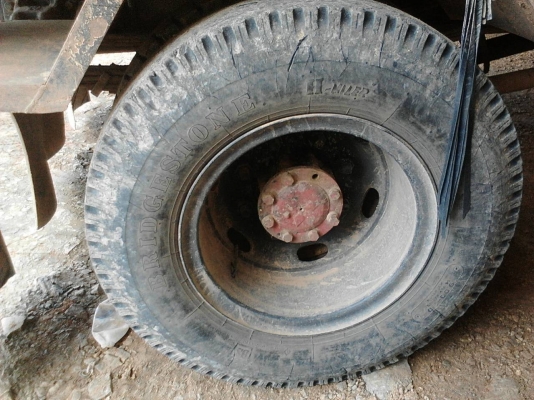 รถอีซูซุ 6 ล้อดั้ม FTR 175 แรงม้า.    สนใจติดต่อ  081 - 6079515