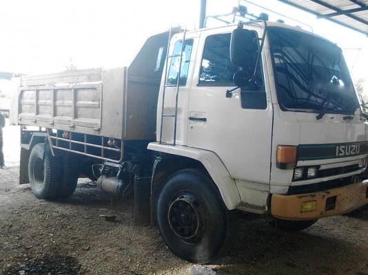 รถอีซูซุ 6 ล้อดั้ม FTR 175 แรงม้า.    สนใจติดต่อ  081 - 6079515