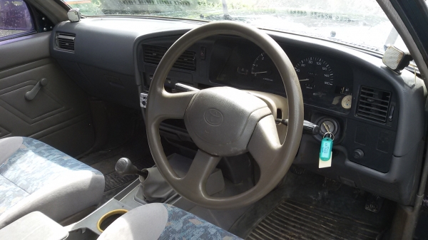 TOYOTA HILUX MIGHTY-X  เดิมบาง มือเดียวป้ายแดง สวยกว่านี้ก็ป้ายแดงแล้ว