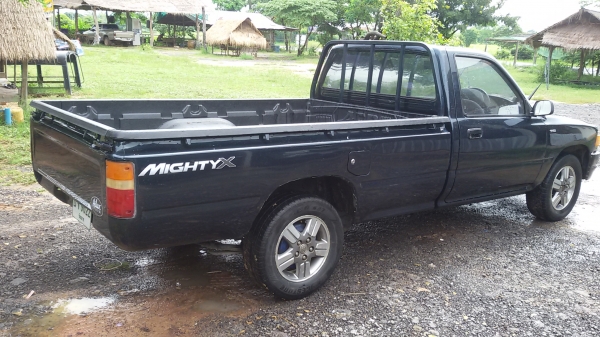 TOYOTA HILUX MIGHTY-X  เดิมบาง มือเดียวป้ายแดง สวยกว่านี้ก็ป้ายแดงแล้ว