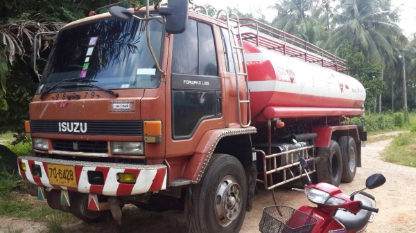 ขายสิบล้อรถนำ้มัน 240