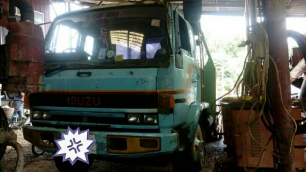 สิบล้อ อีซูชุ FVM 175 สโลส 2เพา เทนเลอร์ขึ้น แม็คโค120+รถเกียว สภาพพร้อมใช้ ท้ายลากแจ้งลงเล่มแล้ว ทะเบียนพร้อมโอน