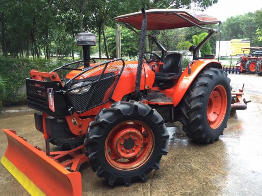 ขายรถไถ Kubota M7040 (4WD) พร้อมดันหน้า ผานพรวน รถพร้อมใช้งานครับ