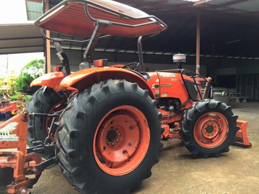 ขายรถไถ Kubota M7040 (4WD) พร้อมดันหน้า ผานพรวน รถพร้อมใช้งานครับ