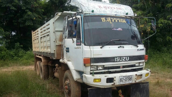 Isuzu 240 หัวขาวติดต่อ 080-1405528