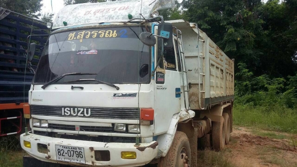 Isuzu 240 หัวขาวติดต่อ 080-1405528