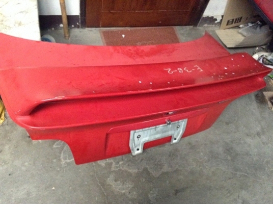 ขายสปอร์ยฝาท้าย2ชั้น E36 คูเป้ทั้งฝา(ของแท้) สวยเท่ห์ หาเล่นยาก วางแก้วไฟเบอร์ สามเหลี่ยมลำโพงไฟเบอร์